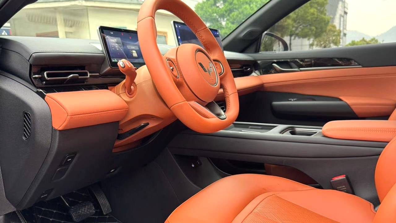 Wuling 2025 Xingguang 610km intelligent advanced type