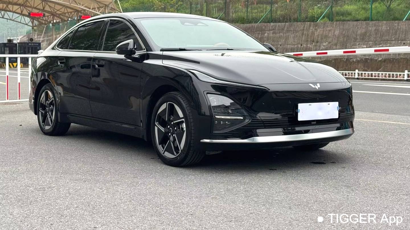 Wuling 2025 Xingguang 610km intelligent advanced type