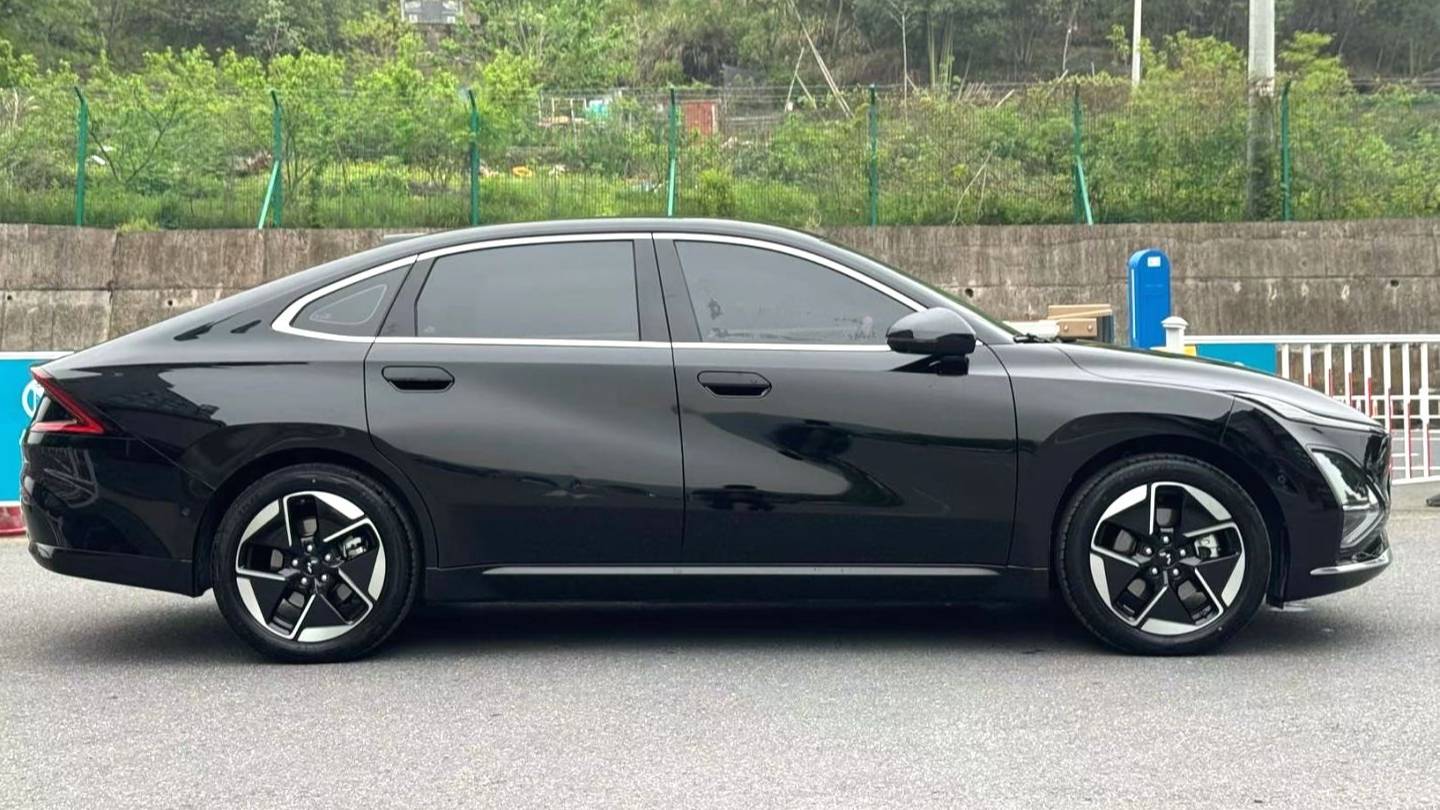 Wuling 2025 Xingguang 610km intelligent advanced type