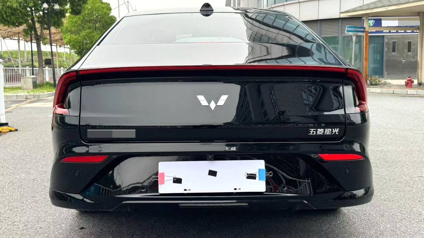 Wuling 2025 Xingguang 610km intelligent advanced type