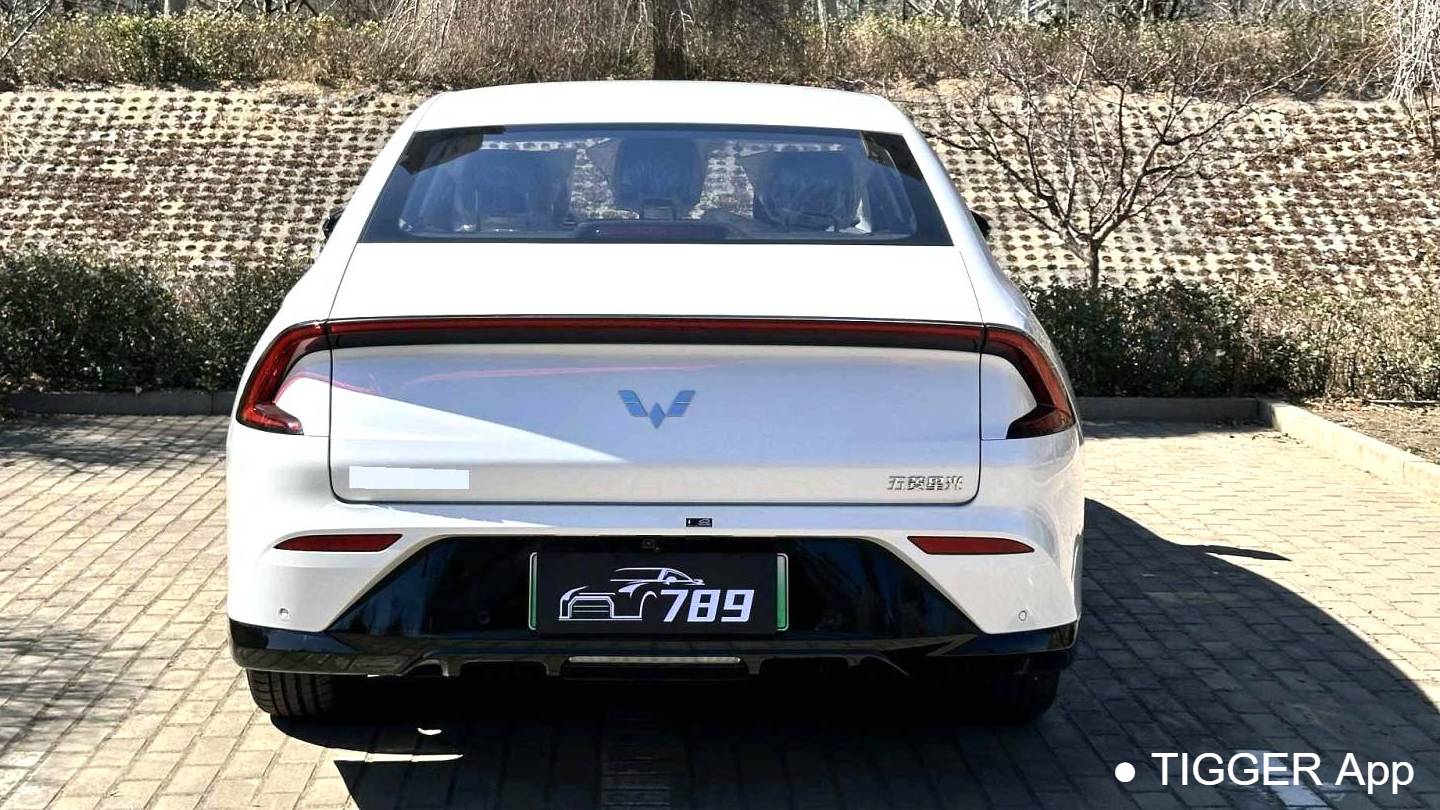 Wuling 2025 Xingguang 70km intelligent standard type