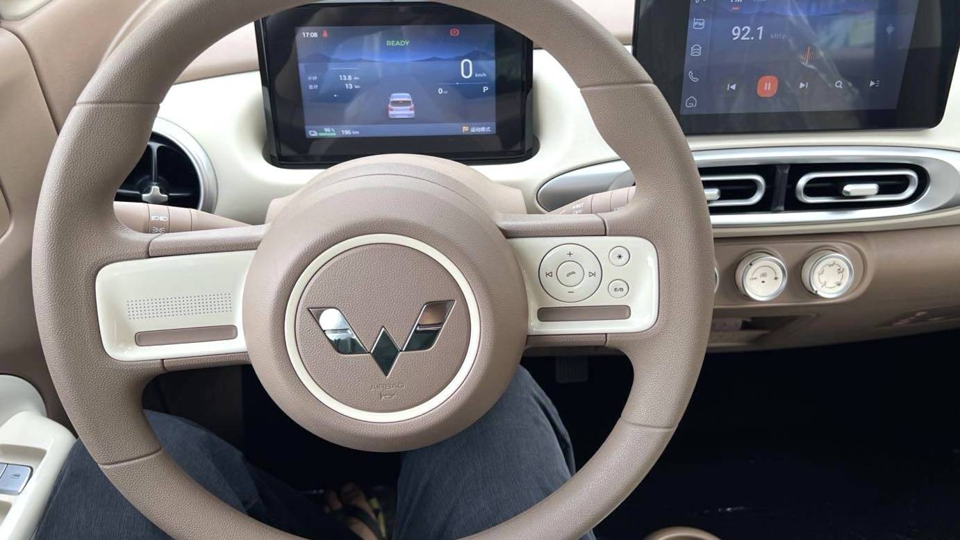 Wuling 2025 MINIEV Four door version ultimate enjoyment