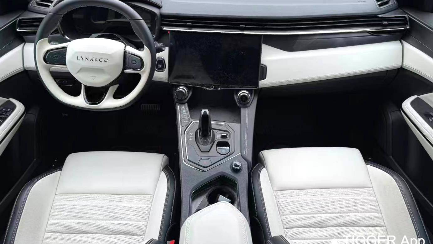 LYNK&CO 2023 01 EM-P 1.5TD EM-P Dawn Edition