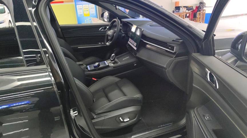 LYNK&CO 2025 01 2.0TD two wheel drive refreshed version