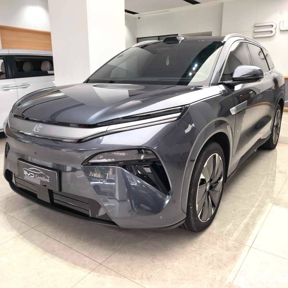 BYD 2025 TANG L EV 670KM Laser Radar Flagship Model سيارة مستعملة