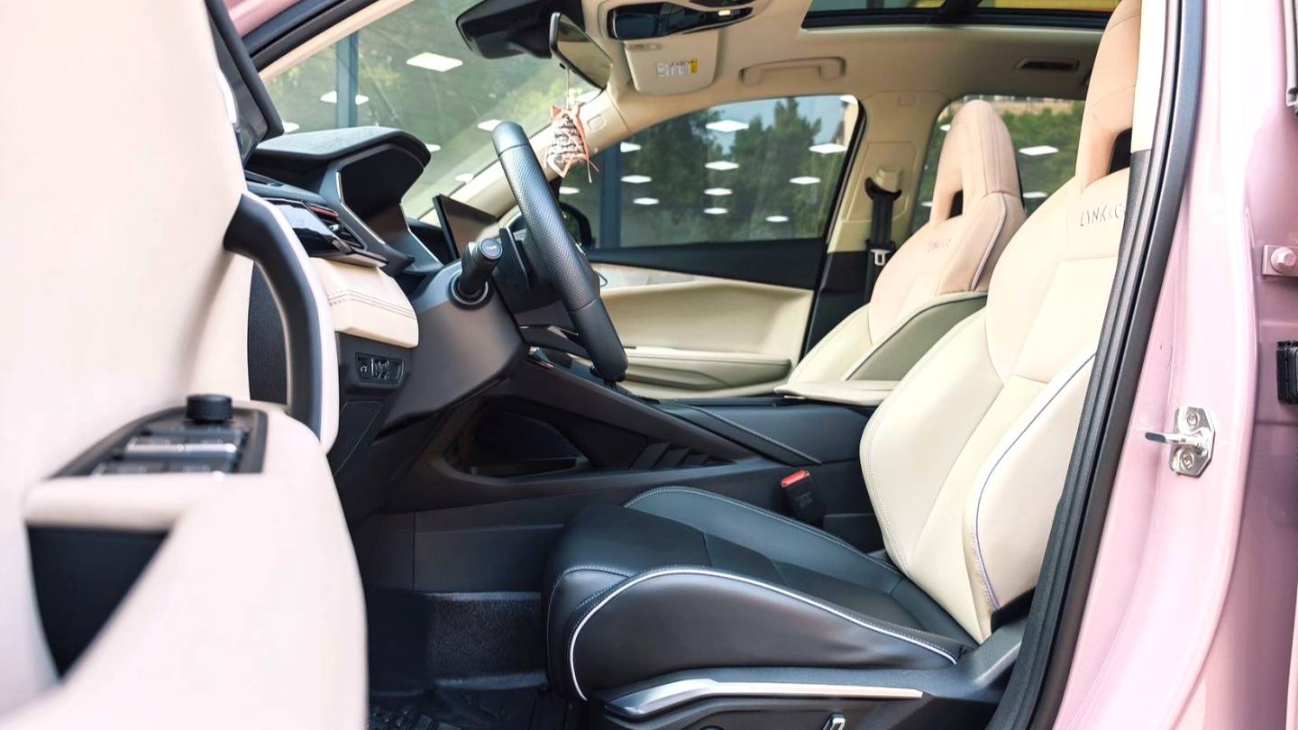 LYNK&CO 2022 06 1.5T Shero Pink Special Edition