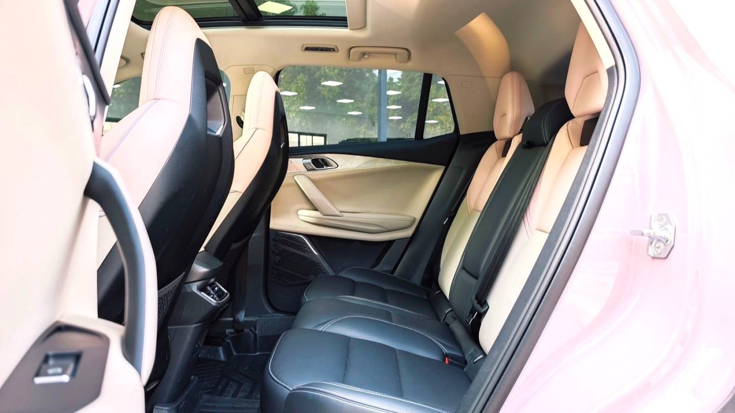 LYNK&CO 2022 06 1.5T Shero Pink Special Edition