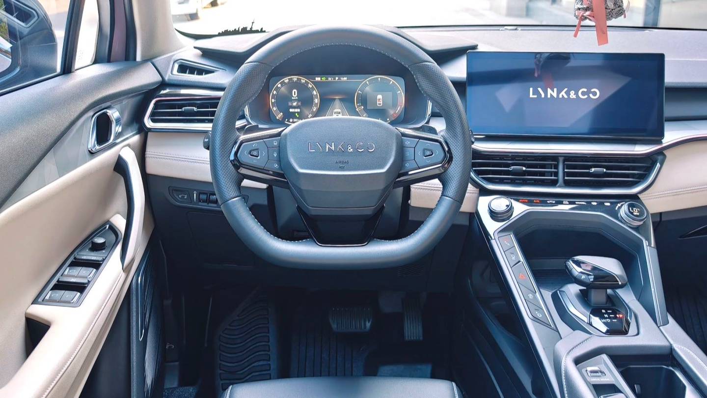 LYNK&CO 2022 06 1.5T Shero Pink Special Edition