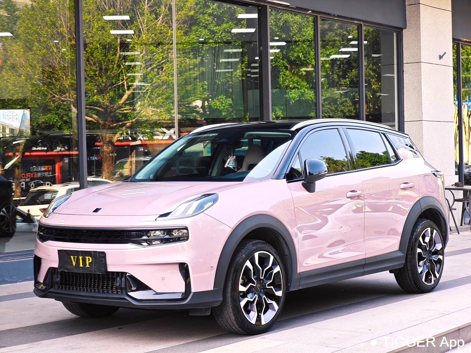 LYNK&CO 2022 06 1.5T Shero Pink Special Edition