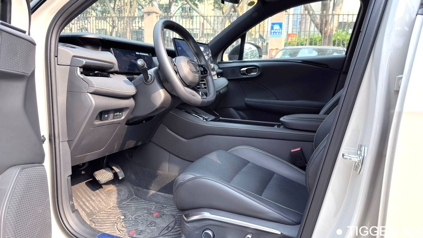 LYNK&CO 2025 06 Renew 1.5T Halo