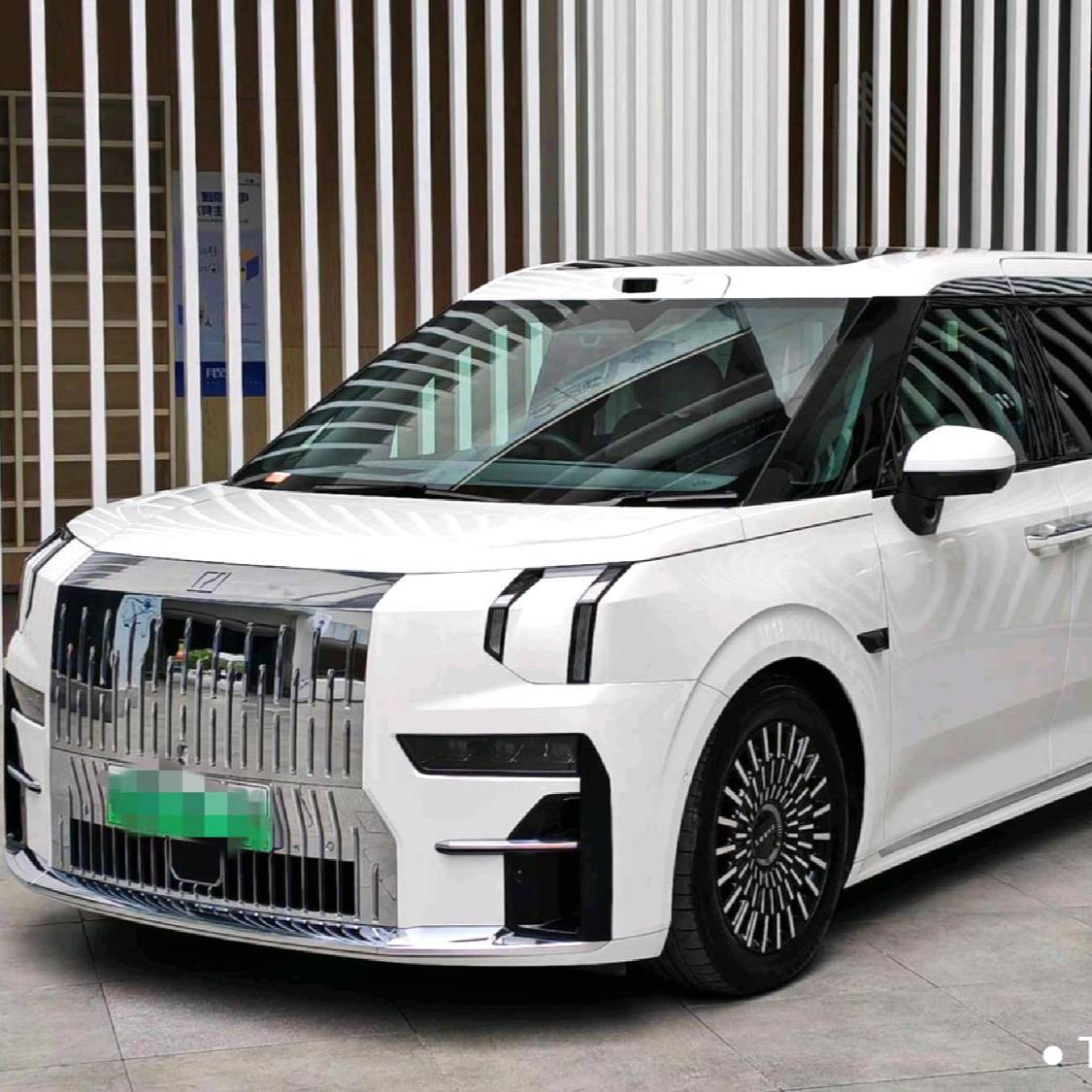 ZEEKR 2024 009 Seven seater aisle version four-wheel drive 108kWh Подержанный автомобиль