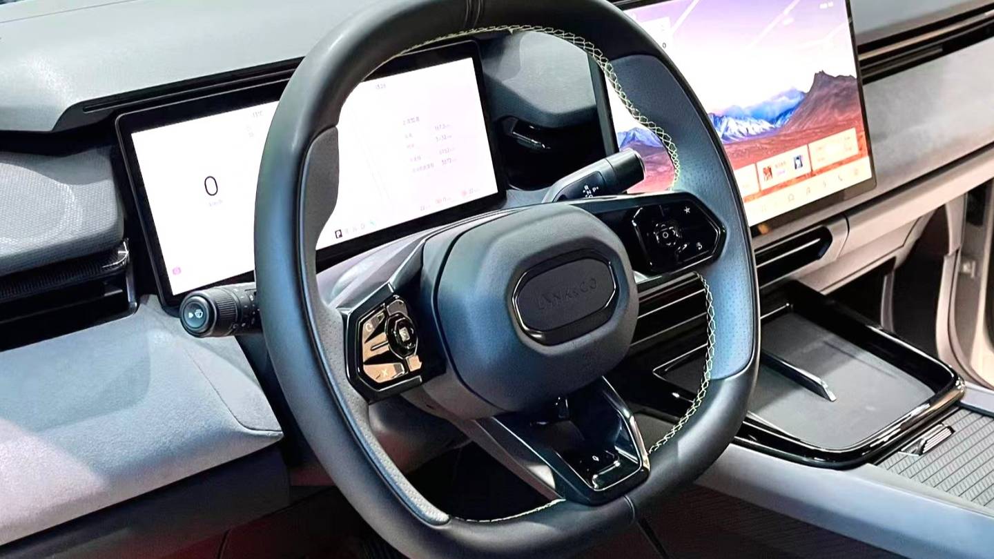 LYNK&CO 2025 08 EM-P 120km Long Range Pro