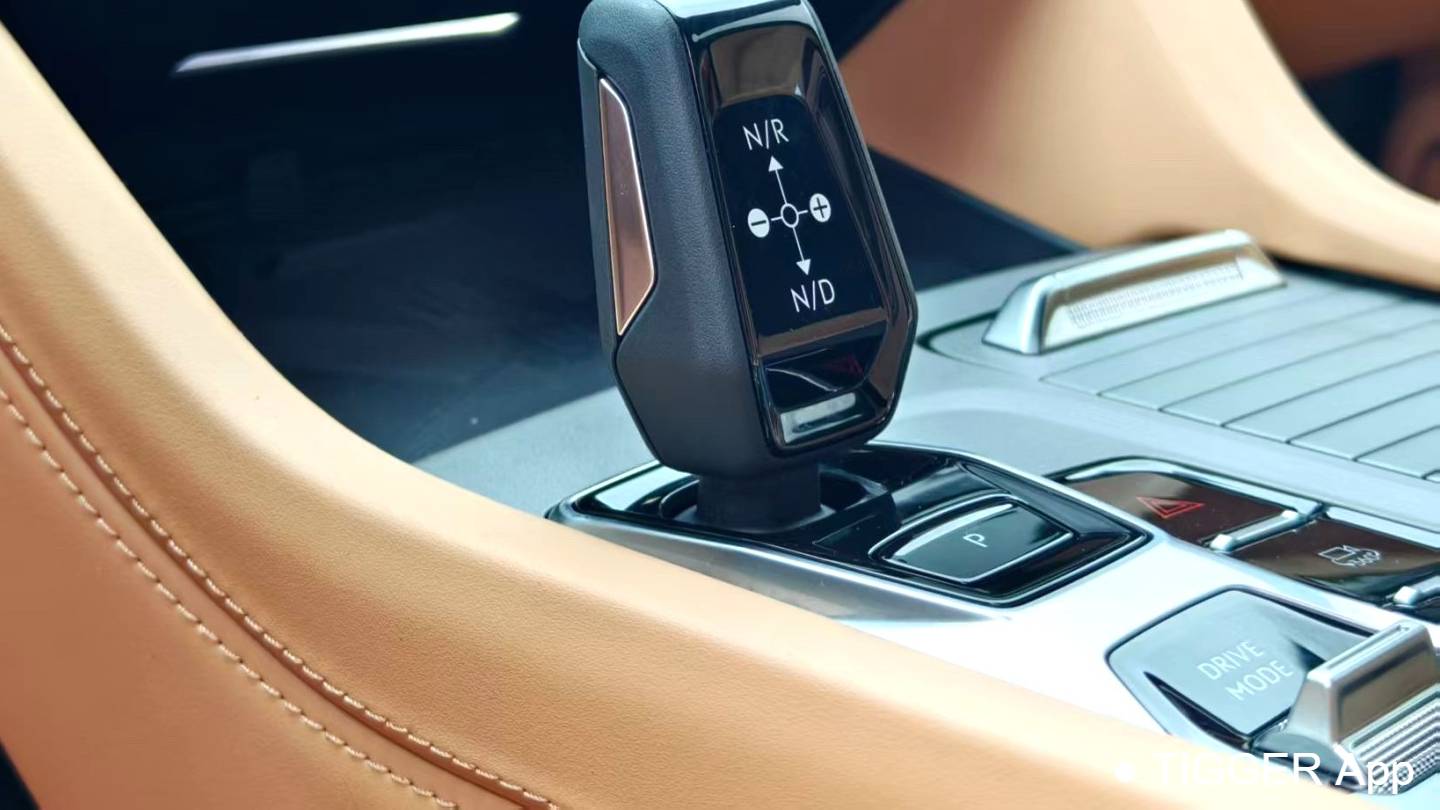 LYNK&CO 2024 09 EM-P 2.0TD EM-P four-wheel drive PRO seven seater