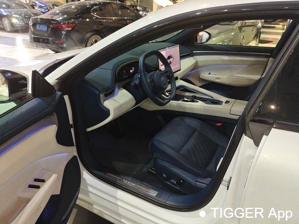 ZEEKR 2025 001 YOU version 100kWh four-wheel drive