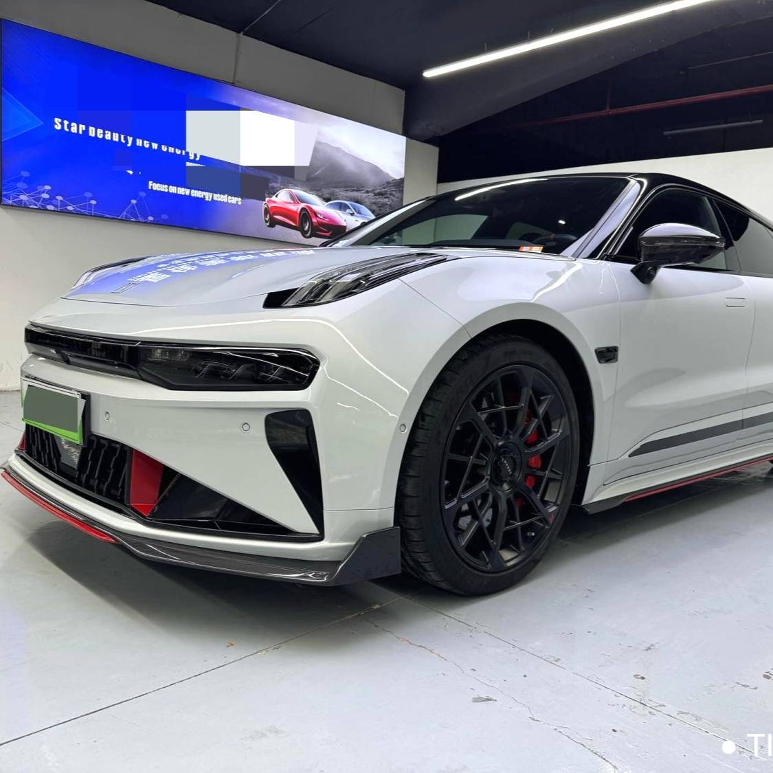 ZEEKR 2023 001FR FR version 100kWh سيارة مستعملة