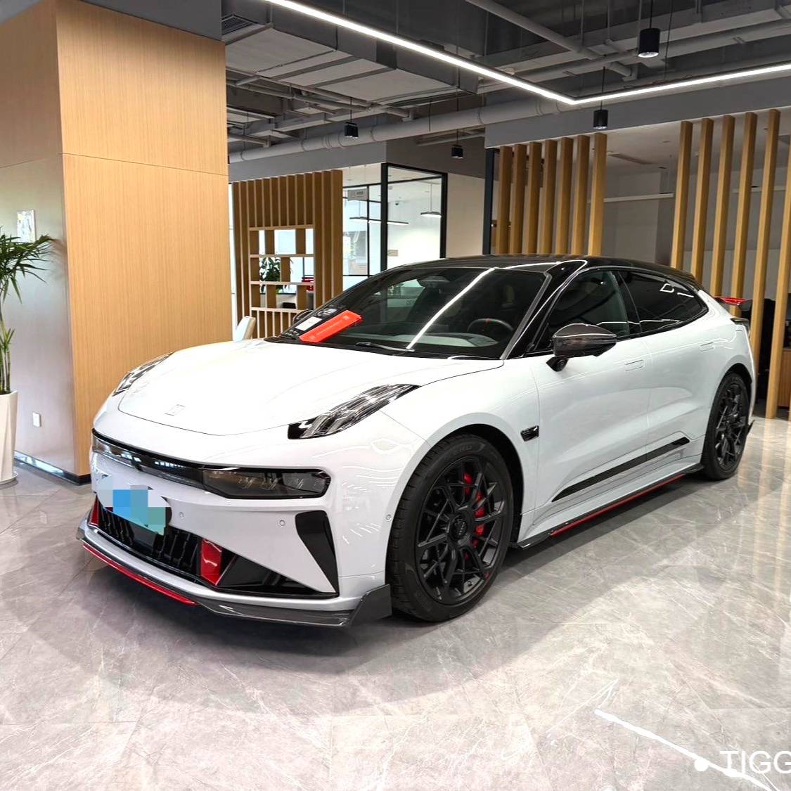 ZEEKR 2023 001FR FR version 100kWh سيارة مستعملة