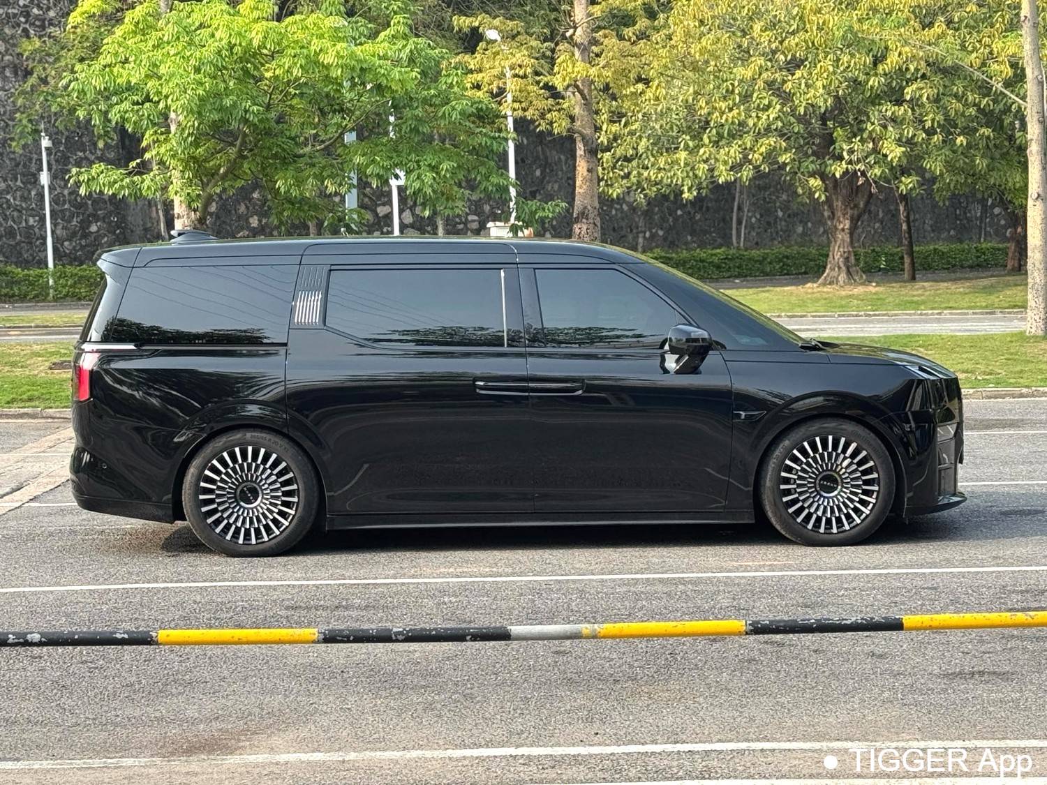 ZEEKR 2022 009 WE version