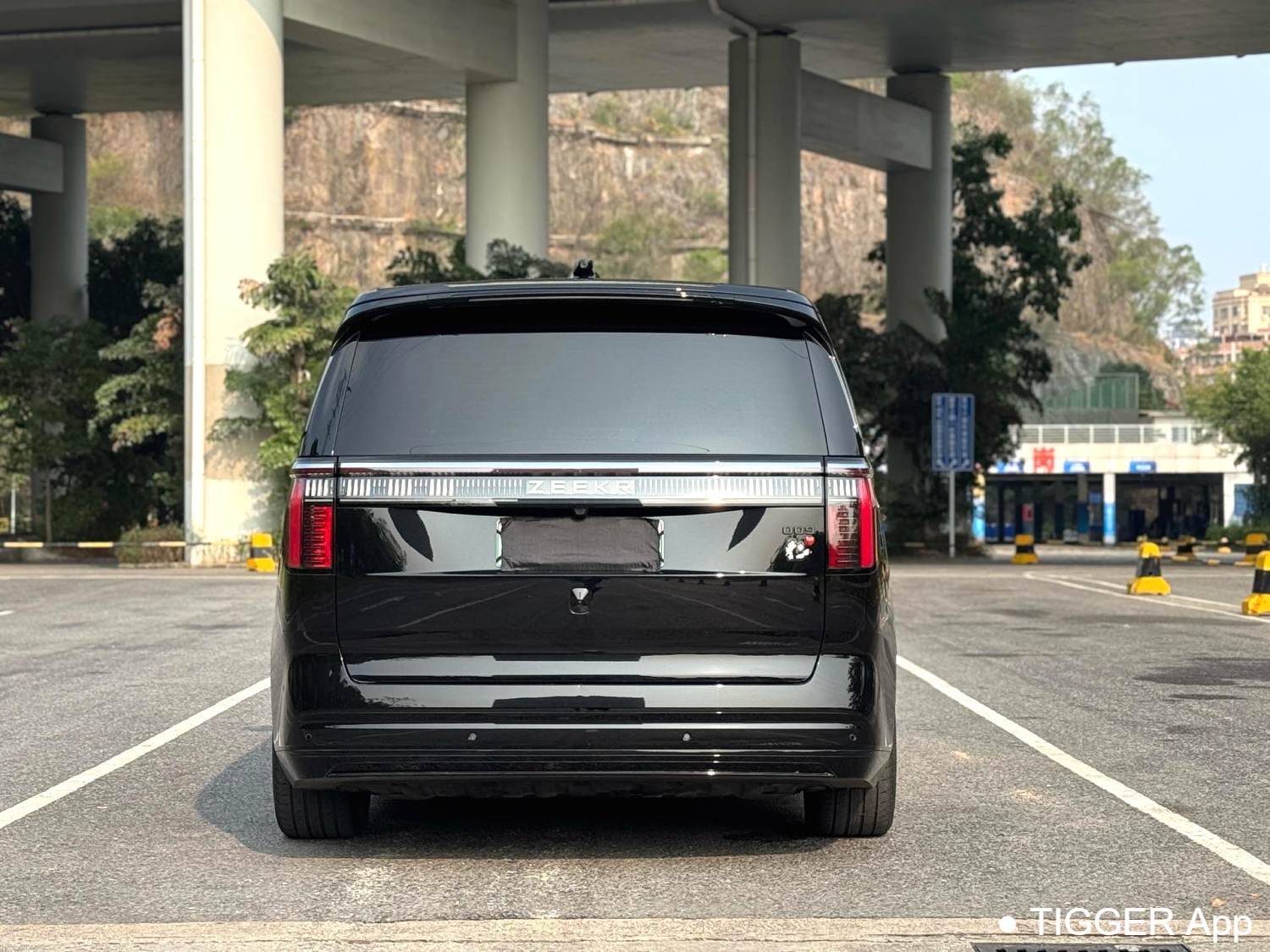 ZEEKR 2022 009 WE version