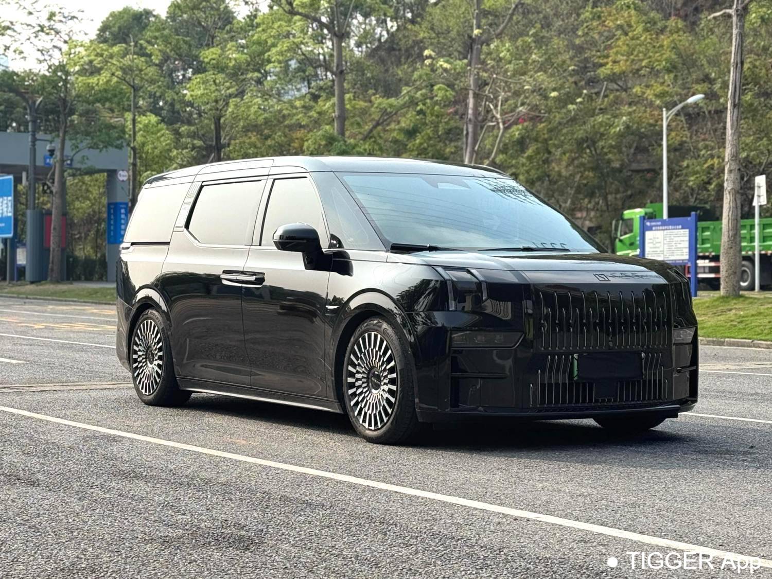 ZEEKR 2022 009 WE version