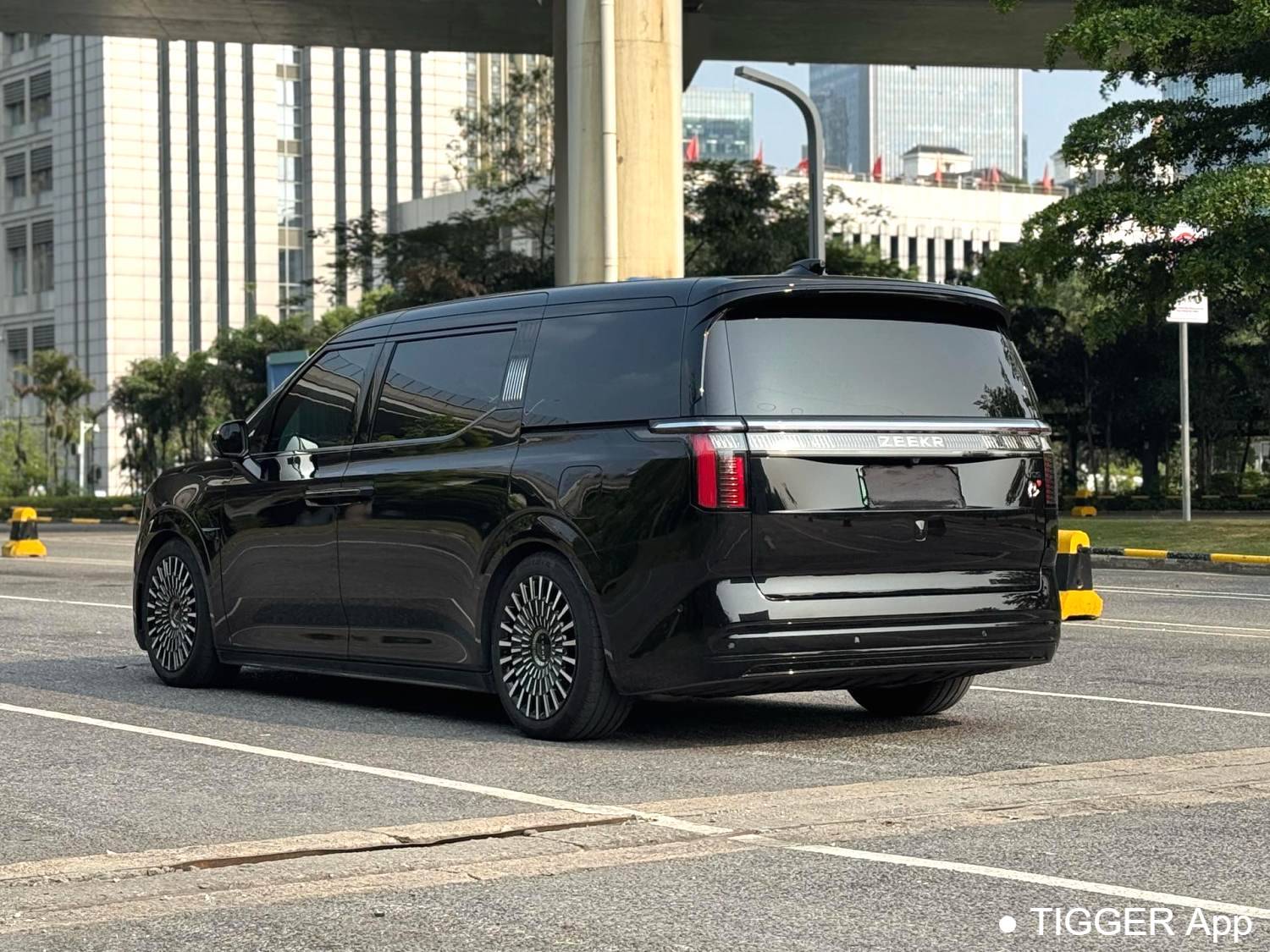 ZEEKR 2022 009 WE version