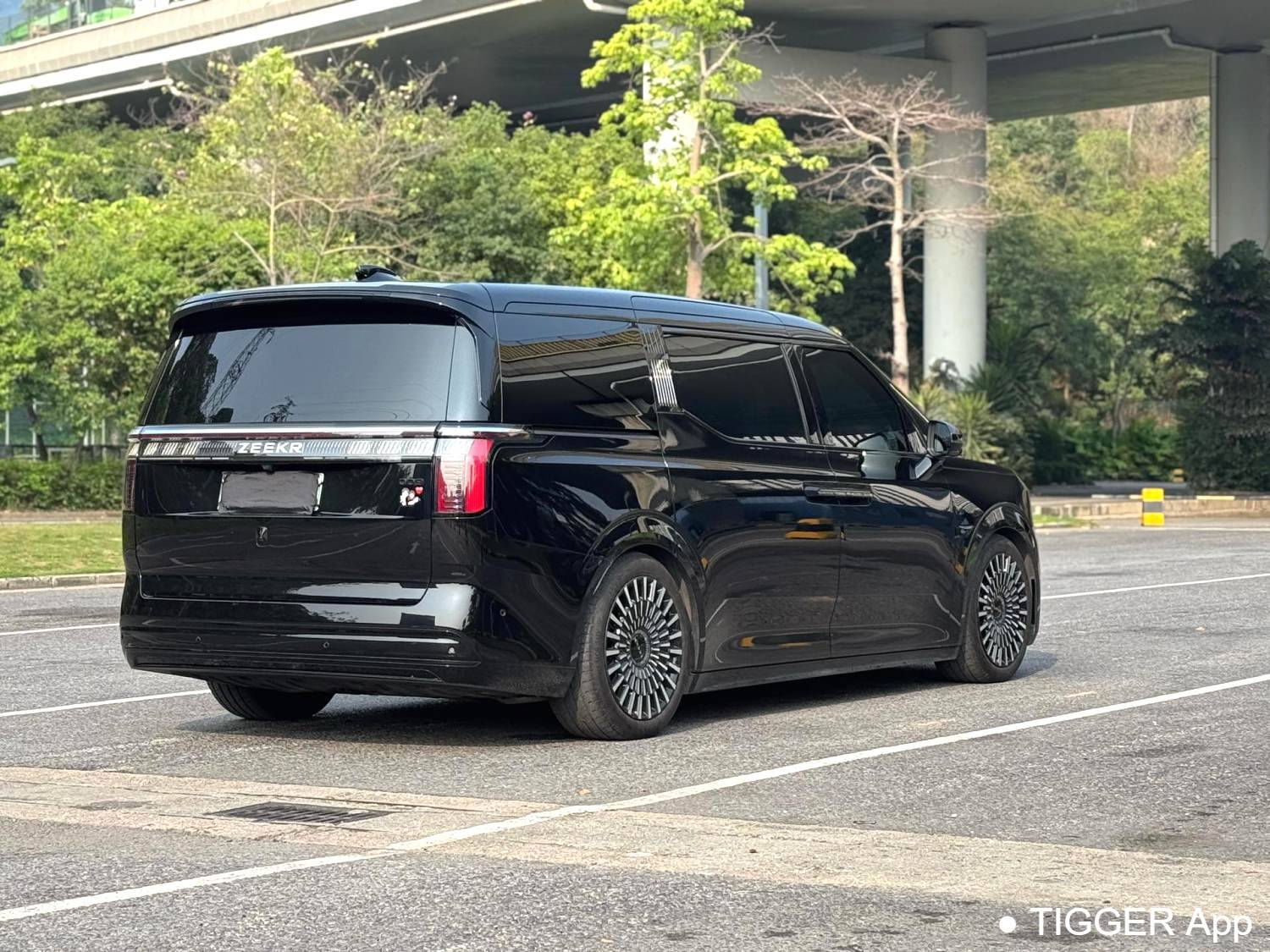 ZEEKR 2022 009 WE version