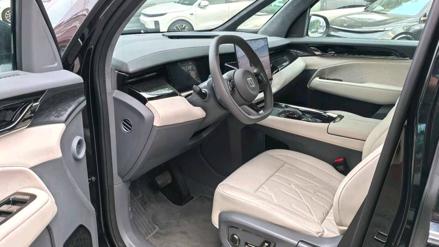 ZEEKR 2024 009 Six seat executive version four-wheel drive 108kWh