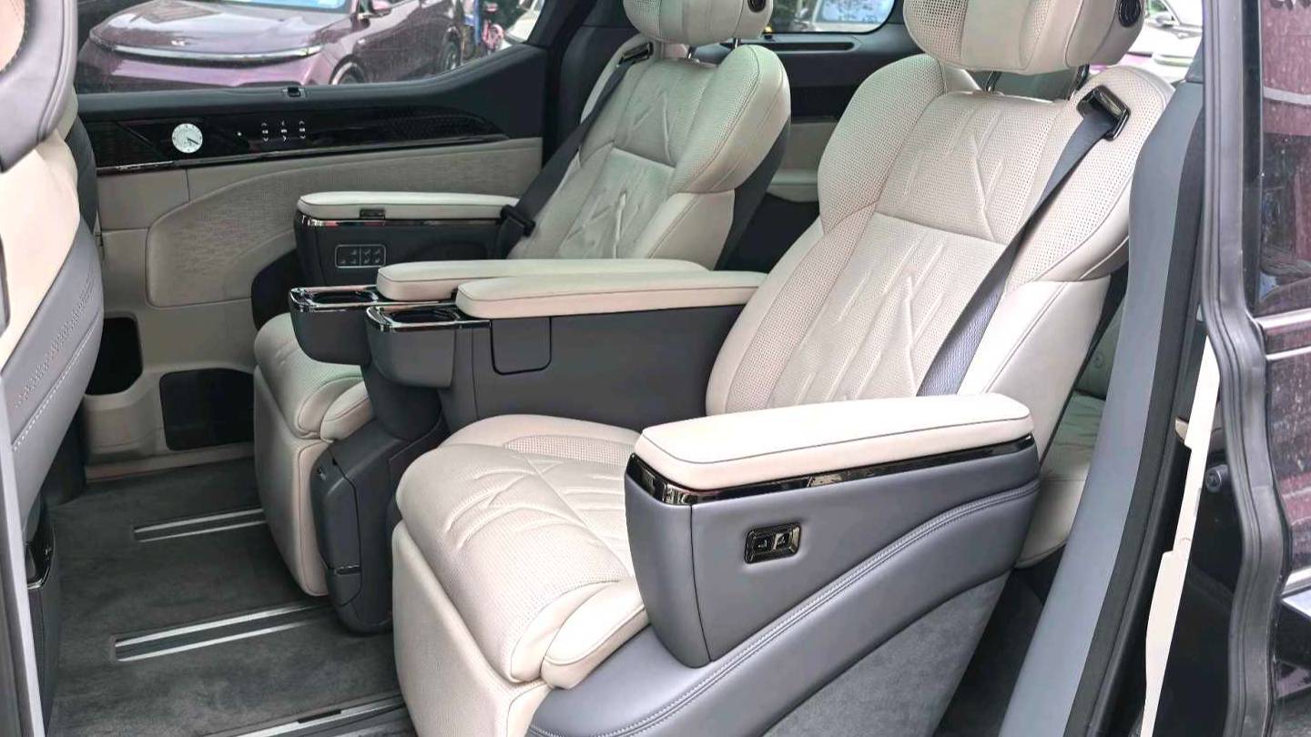 ZEEKR 2024 009 Six seat executive version four-wheel drive 108kWh