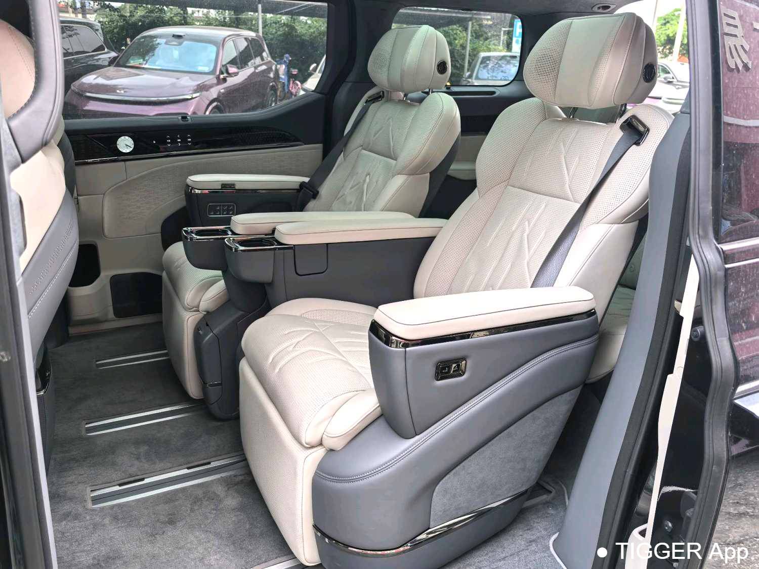 ZEEKR 2024 009 Six seat executive version four-wheel drive 108kWh