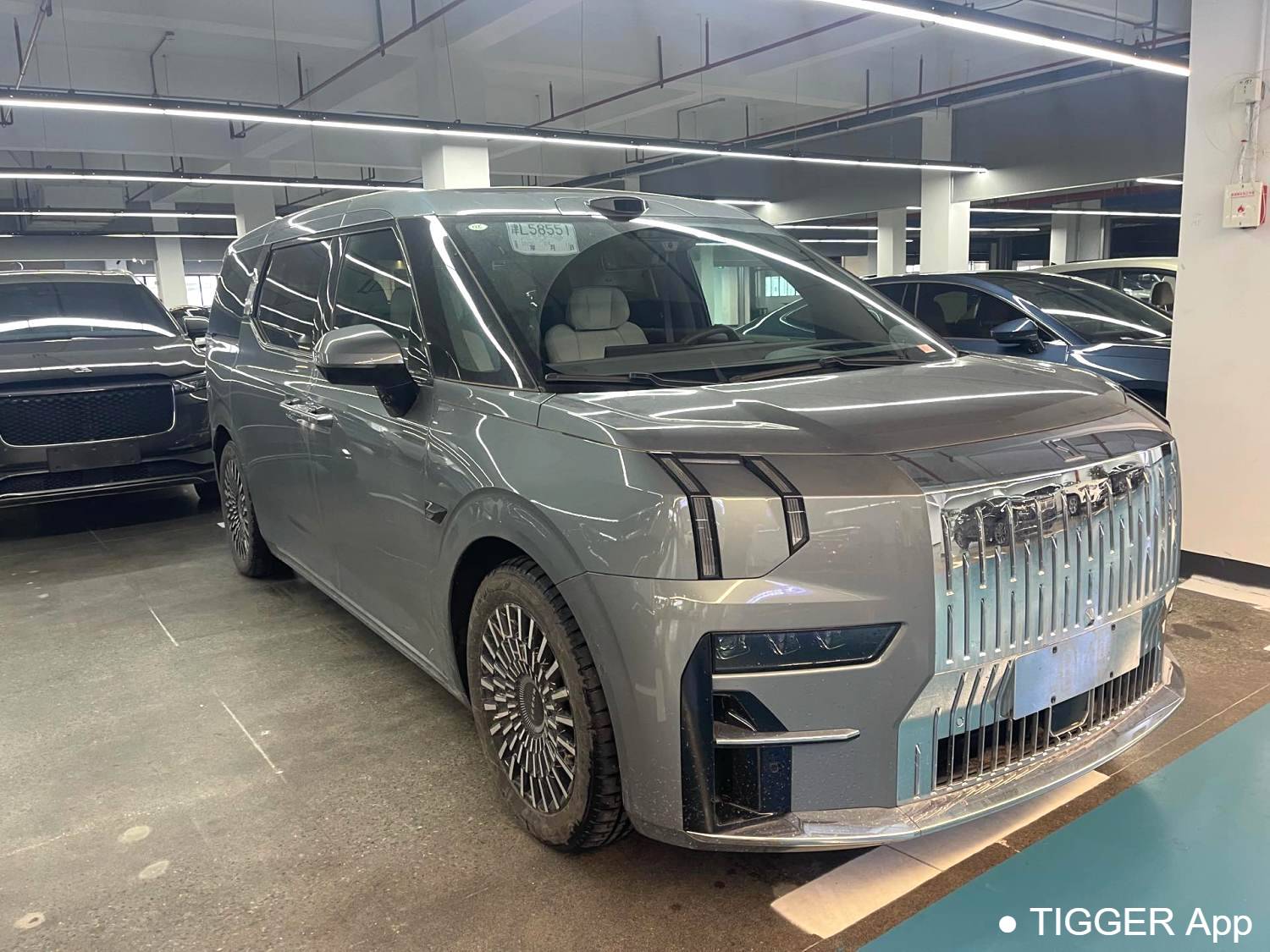 ZEEKR 2024 009 Six seat executive version four-wheel drive 108kWh