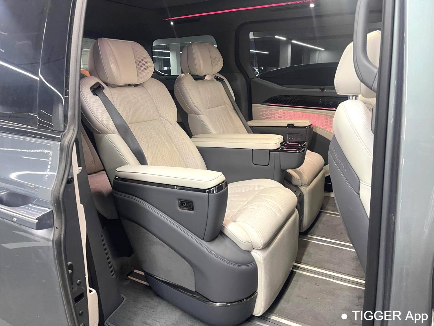 ZEEKR 2024 009 Six seat executive version four-wheel drive 108kWh