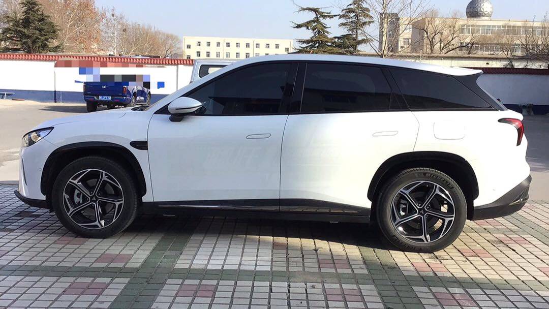 NETA 2024 L Extended Range 220 Premium Edition