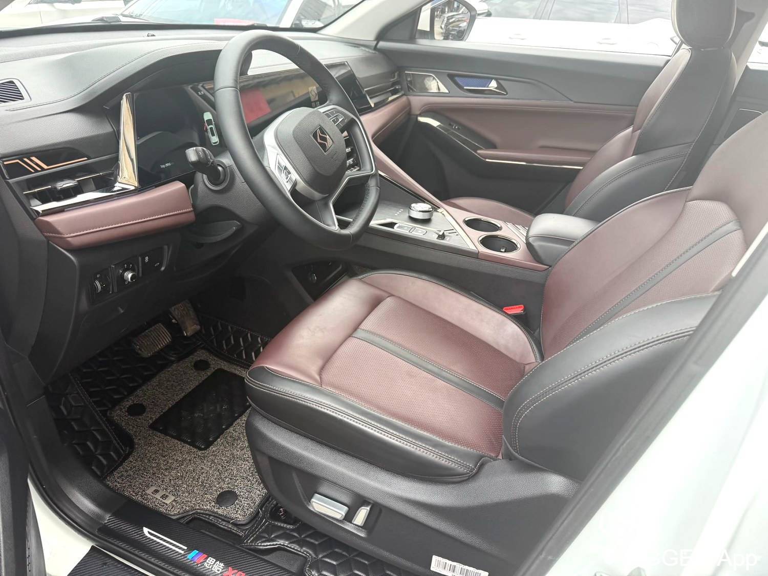 مستعمل SOL 2023 X8 PLUS Upgraded 1.5TGDI DCT Smart Edition 7-seater