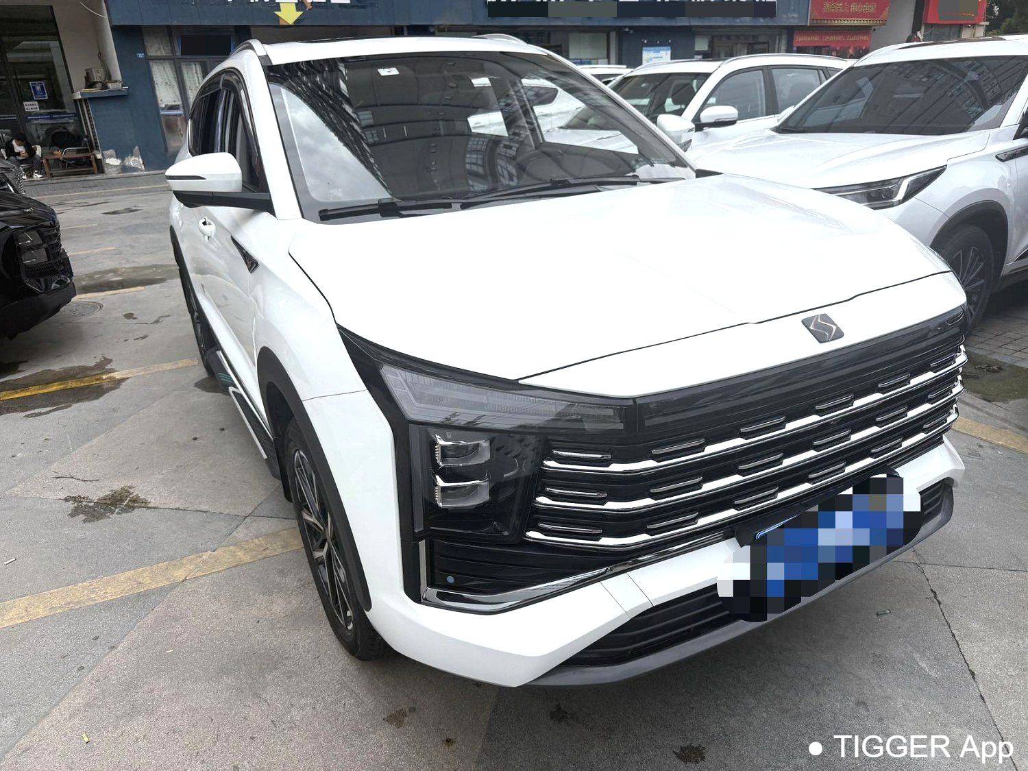 مستعمل SOL 2023 X8 PLUS Upgraded 1.5TGDI DCT Smart Edition 7-seater