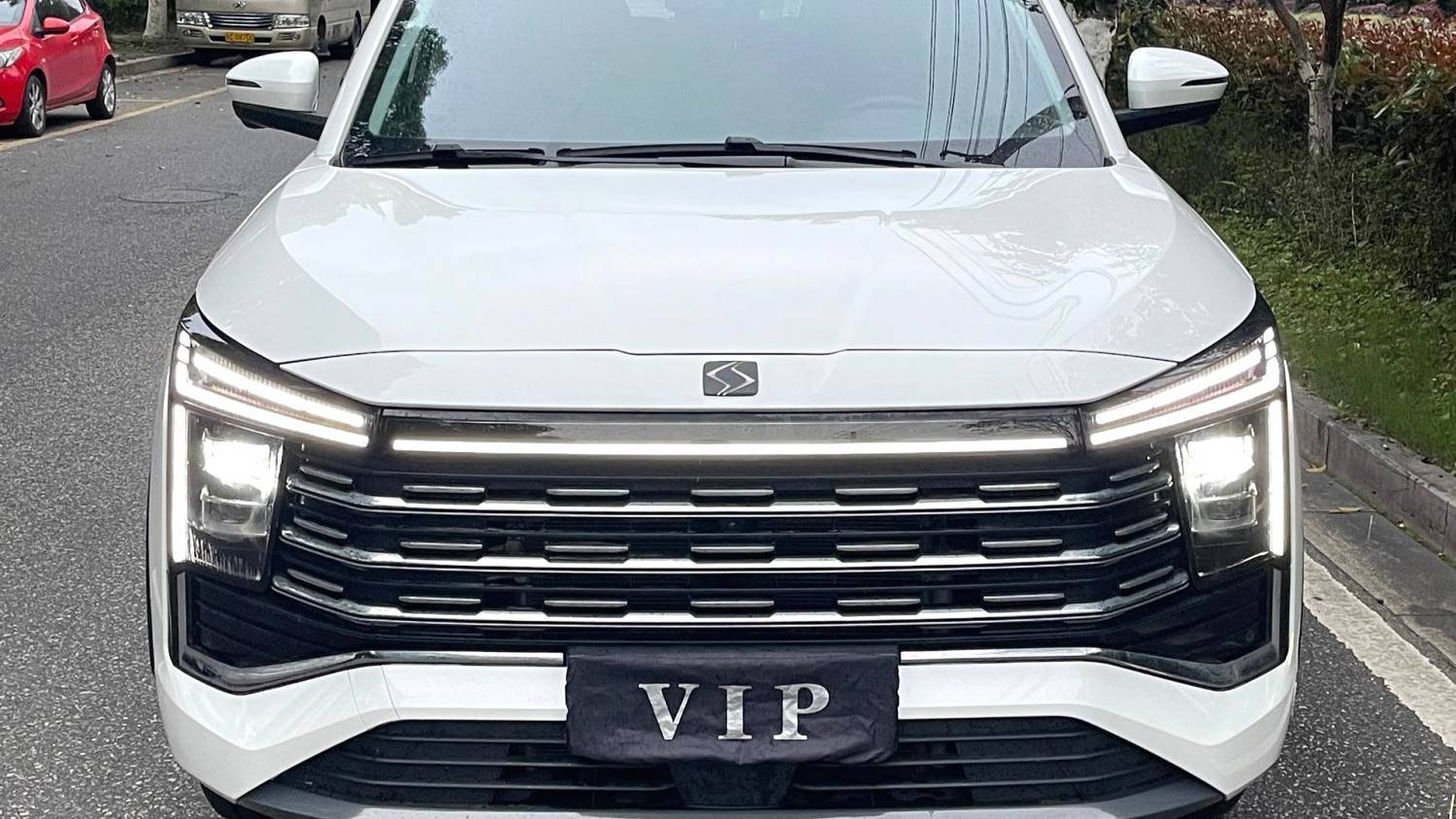 SOL 2023 X8 PLUS 1.5TGDI DCT Premium Edition 7-seater
