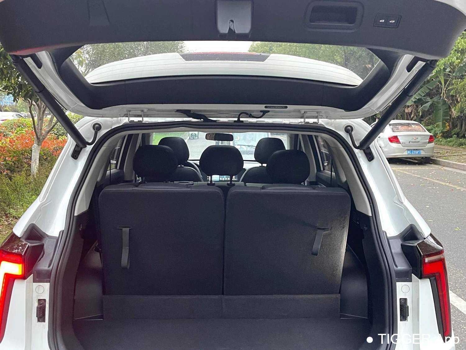 مستعمل SOL 2023 X8 PLUS 1.5TGDI DCT Premium Edition 7-seater