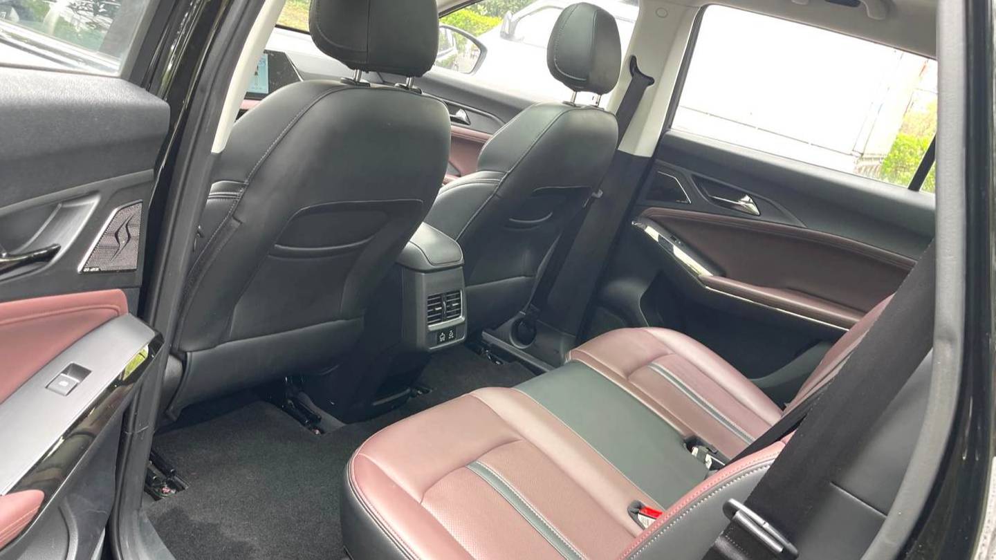 SOL 2023 X8 PLUS 1.5TGDI DCT Premium Edition 7-seater