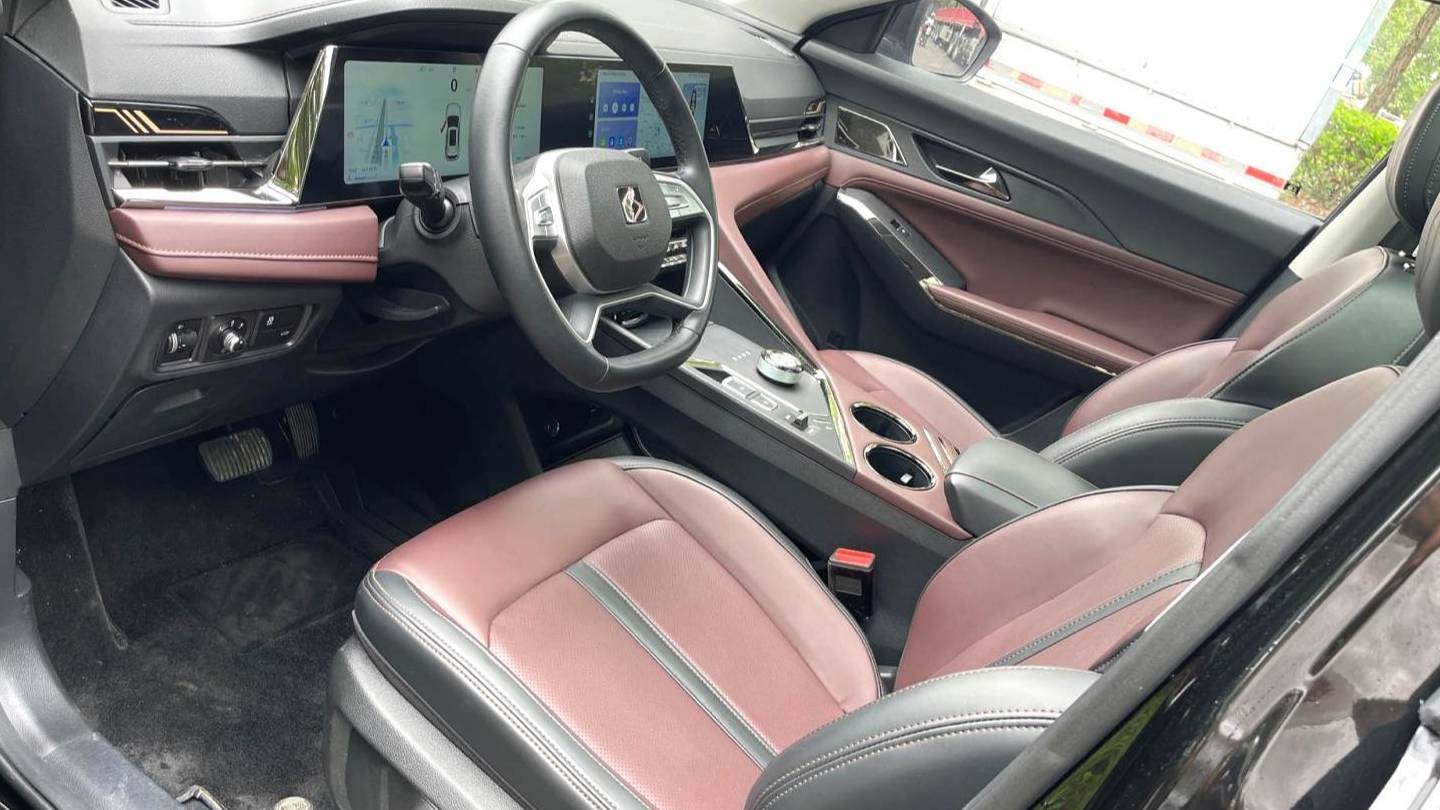 SOL 2023 X8 PLUS 1.5TGDI DCT Premium Edition 7-seater