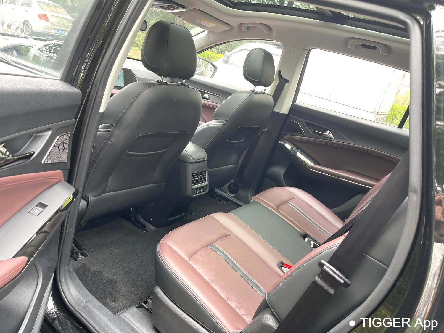 مستعمل SOL 2023 X8 PLUS 1.5TGDI DCT Premium Edition 7-seater