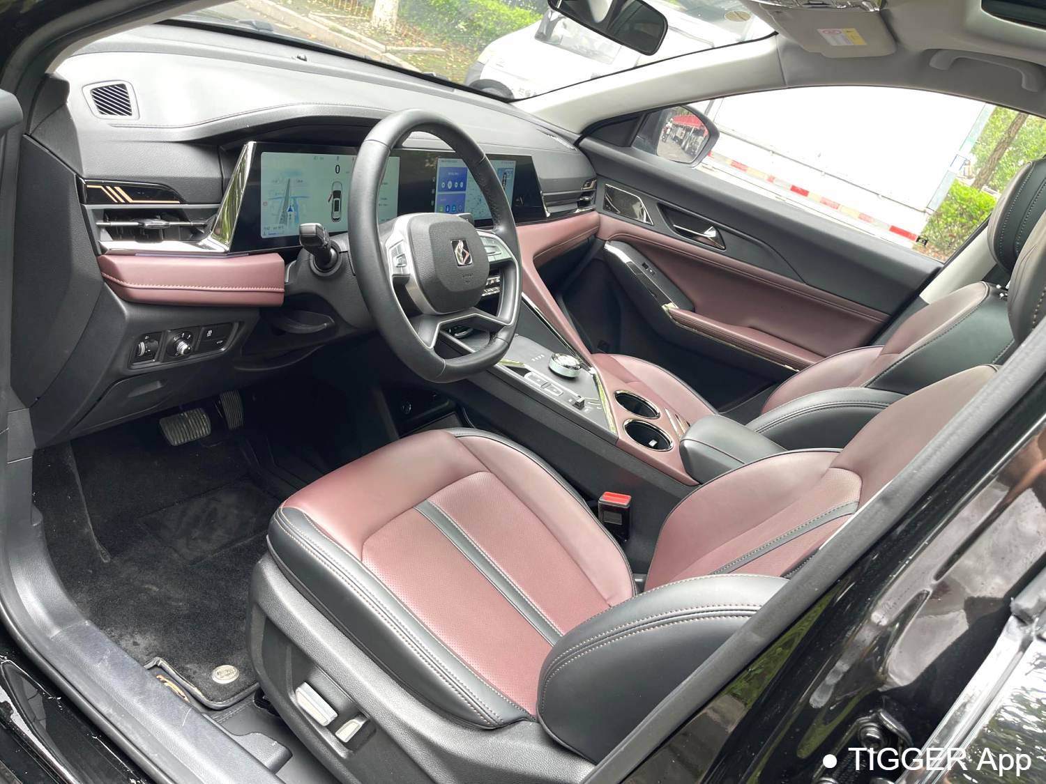 مستعمل SOL 2023 X8 PLUS 1.5TGDI DCT Premium Edition 7-seater