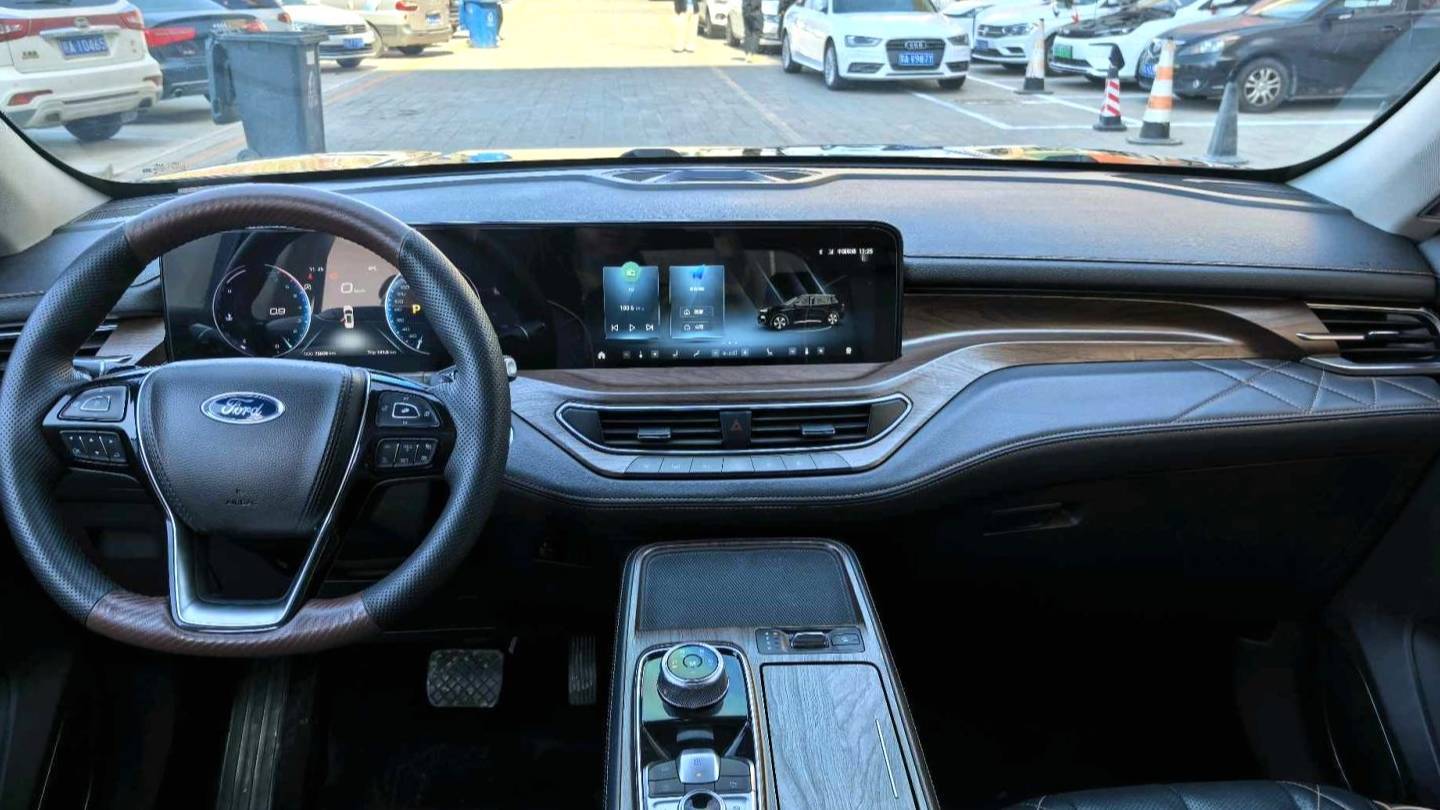 Ford 2023 ‌Equator EcoBoost 225 Platinum Collar 7-seater (2/2/3)