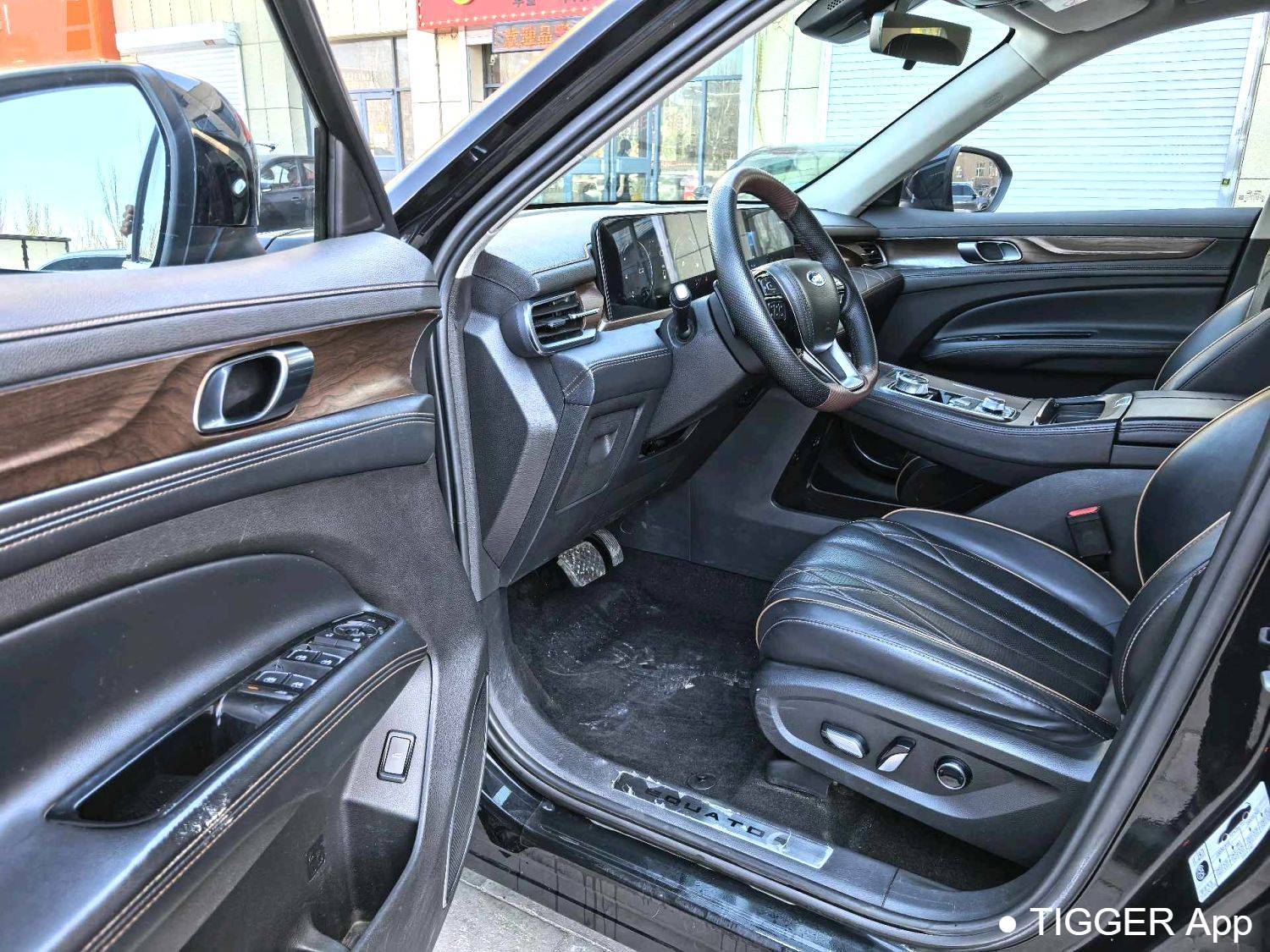 Used Ford 2023 ‌Equator EcoBoost 225 Platinum Collar 7-seater (2/2/3)