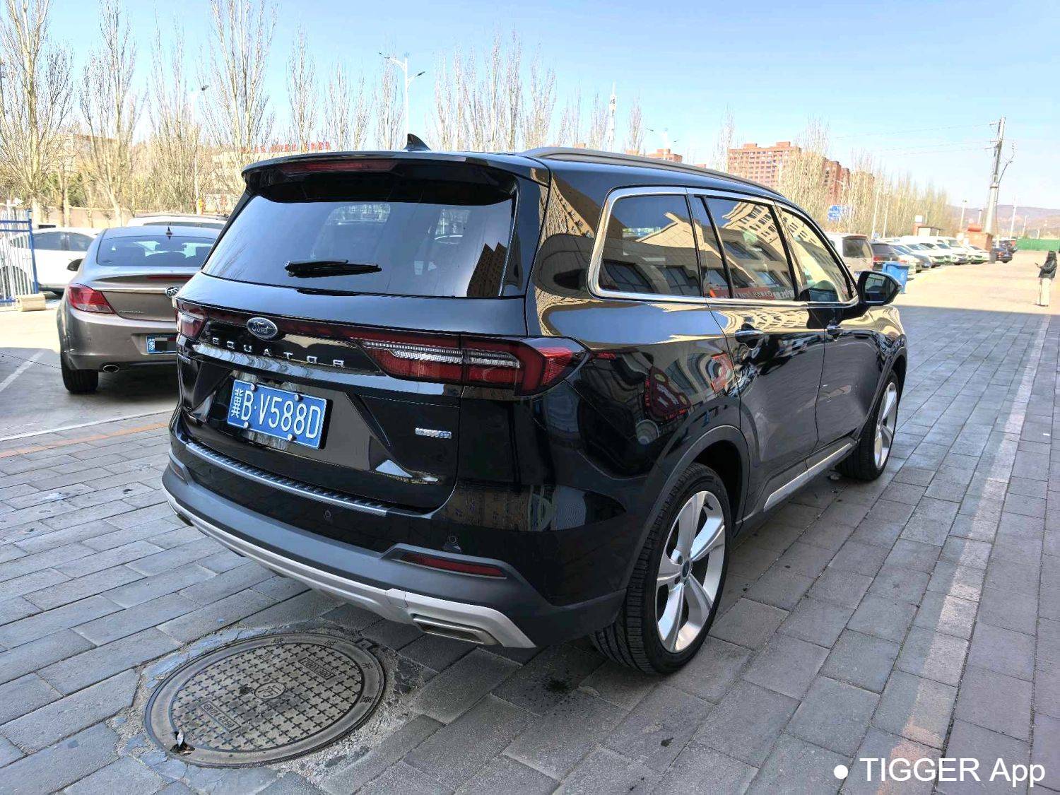 Used Ford 2023 ‌Equator EcoBoost 225 Platinum Collar 7-seater (2/2/3)