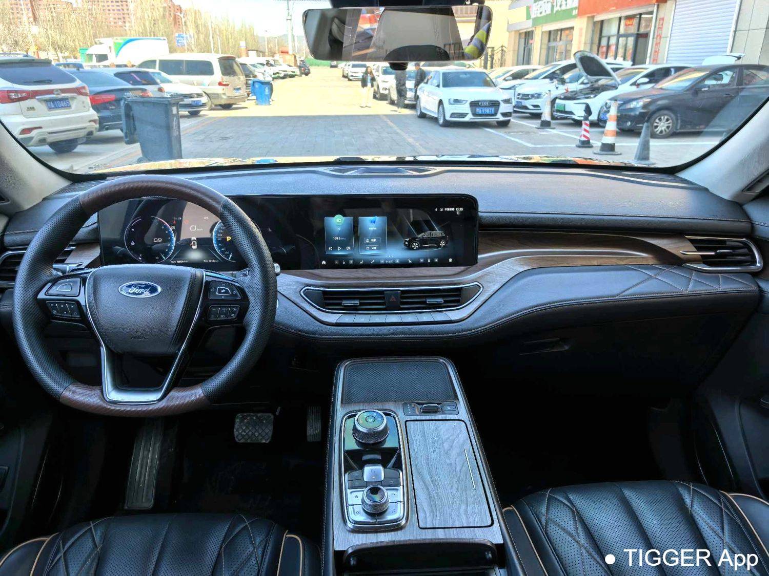 Used Ford 2023 ‌Equator EcoBoost 225 Platinum Collar 7-seater (2/2/3)