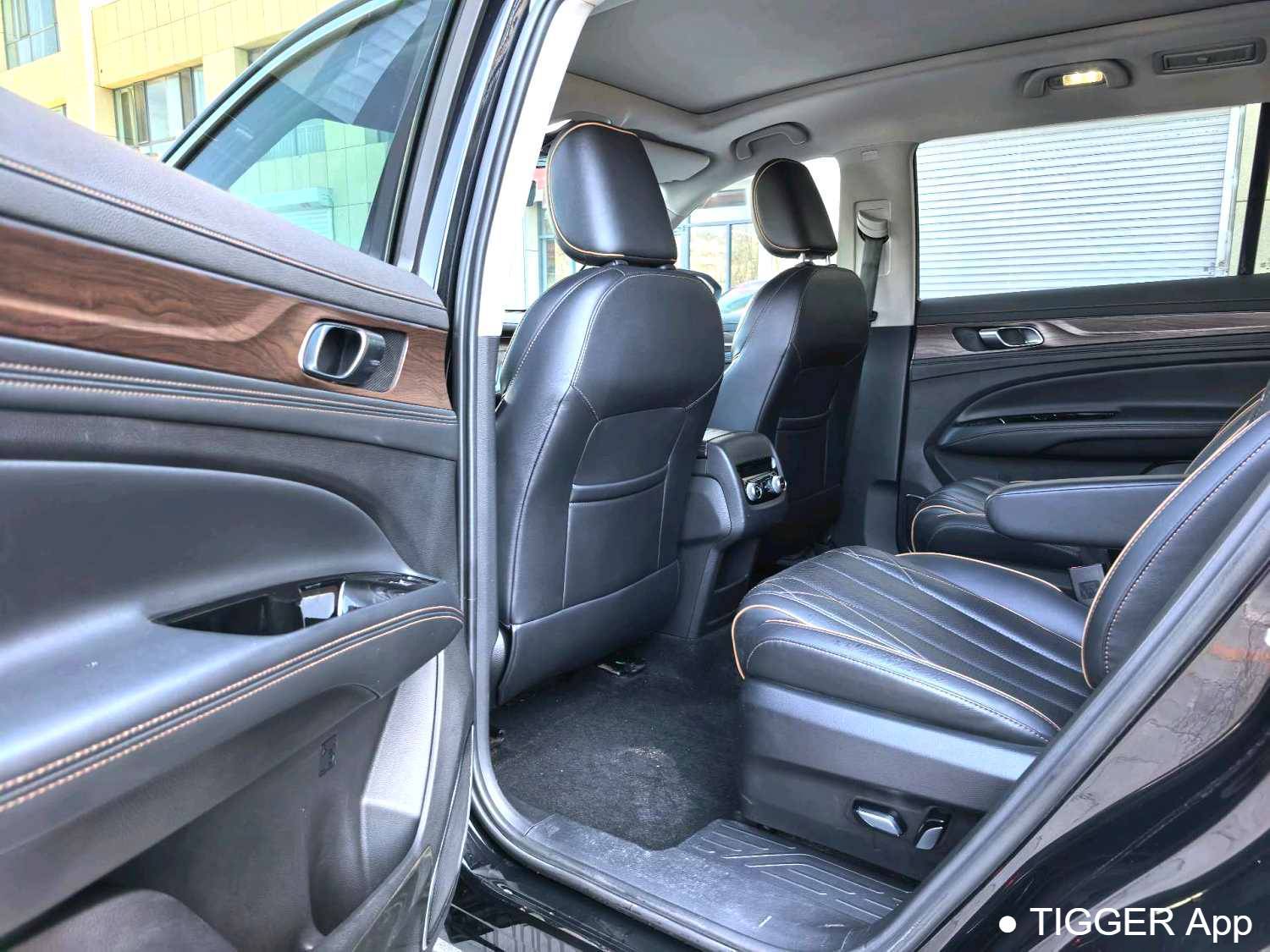 Used Ford 2023 ‌Equator EcoBoost 225 Platinum Collar 7-seater (2/2/3)