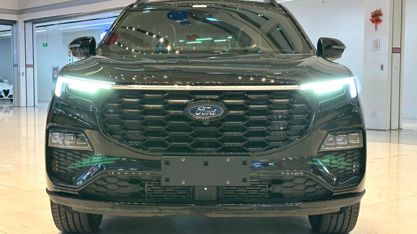 Ford 2023 Equator EcoBoost 225 Obsidian Orange Edition Prestige Collar 7 (2/2/3)