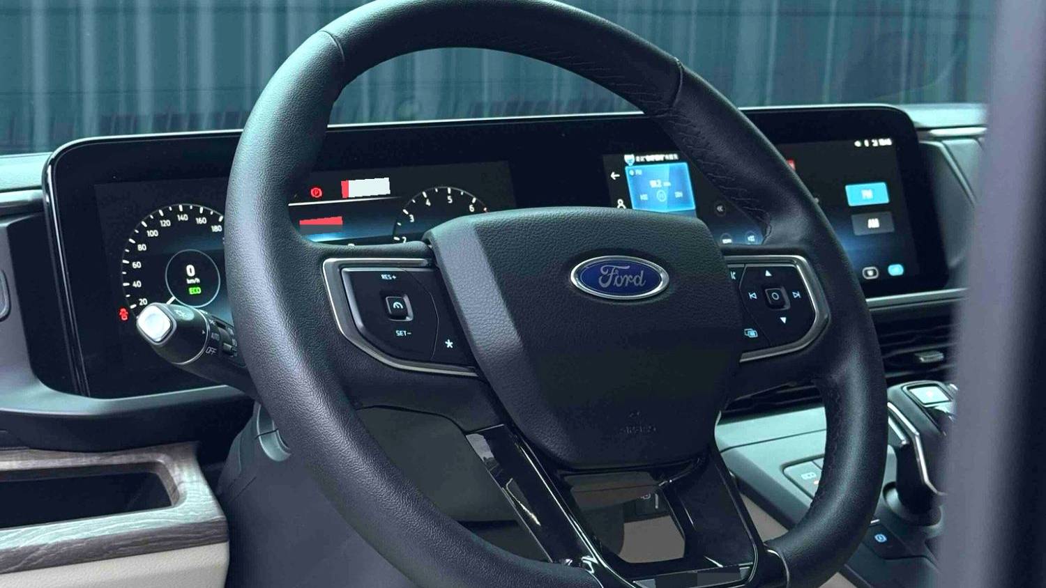 Ford 2023 Tourneo Custom 2.0T Automatic Enjoyment Edition