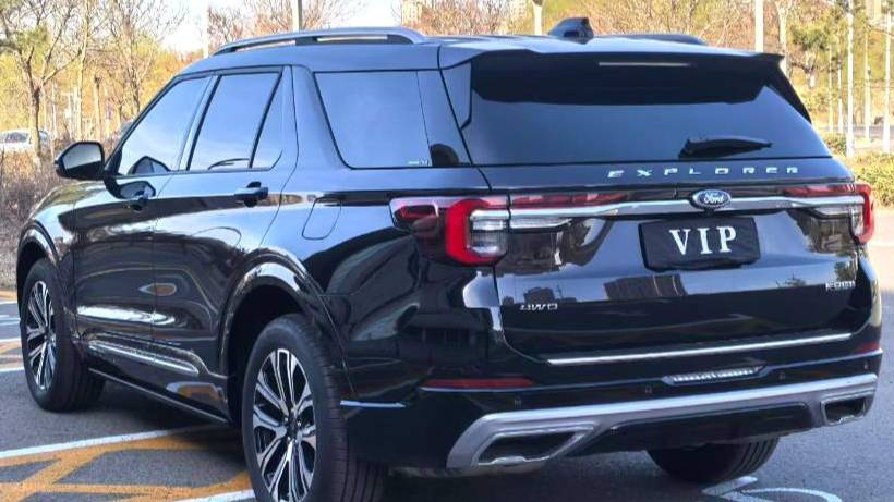 Ford 2024 ‌Explorer 2.3T EcoBoost 4WD Titanium Edition 6-seater