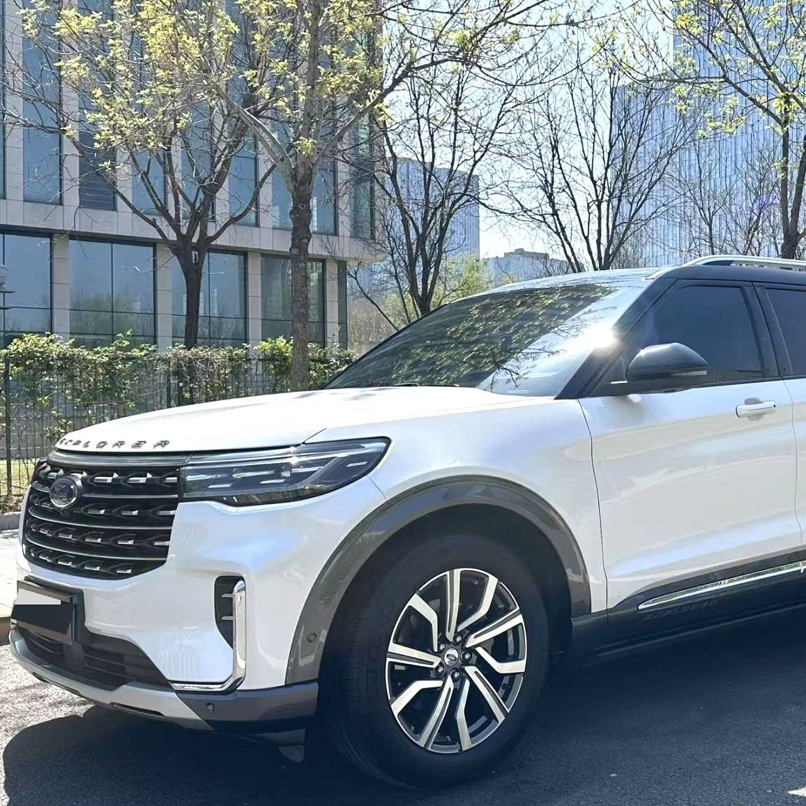 Ford 2023 ‌Explorer EcoBoost 285 four-wheel drive titanium version 6-seater سيارة مستعملة