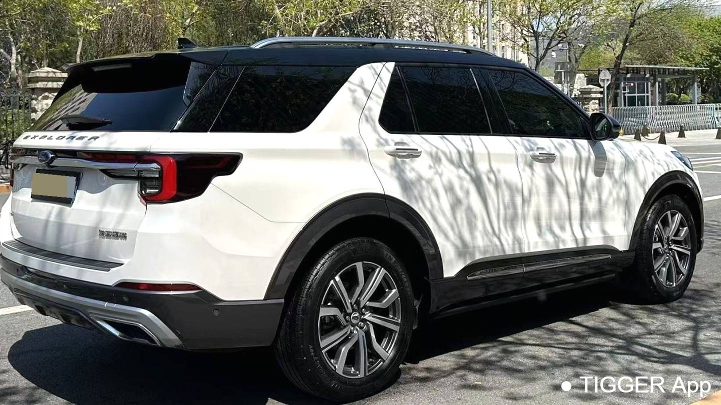 Ford 2023 ‌Explorer EcoBoost 285 four-wheel drive titanium version 6-seater