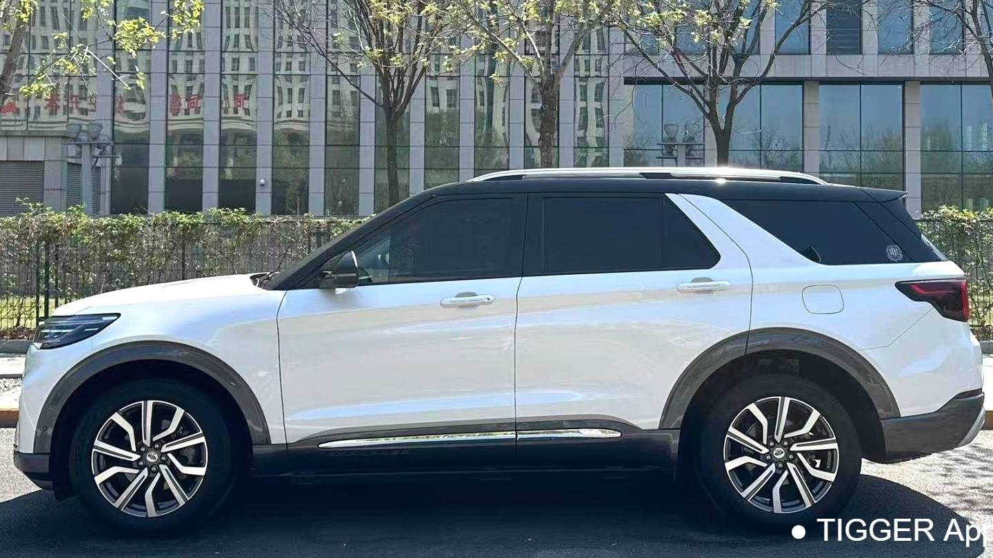 Ford 2023 ‌Explorer EcoBoost 285 four-wheel drive titanium version 6-seater